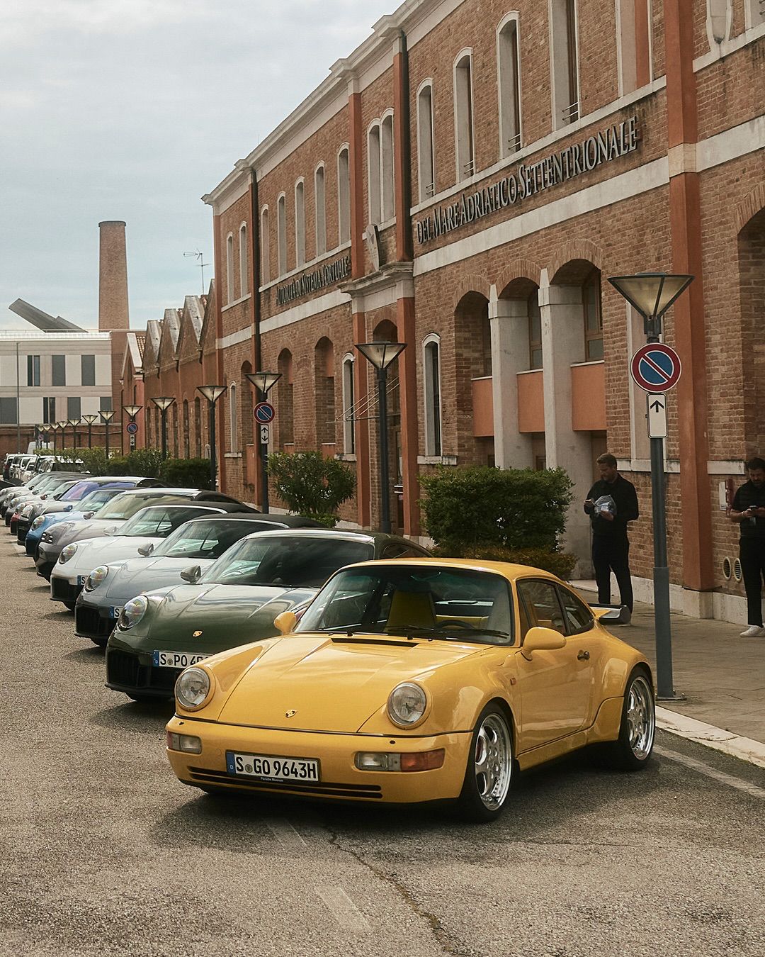 Venice Biennale 2025: Porsche & Norman Foster’s Gateway Installation | Deep Blue Venice